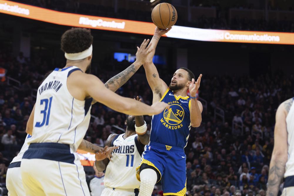 双方主教练 双方主教练