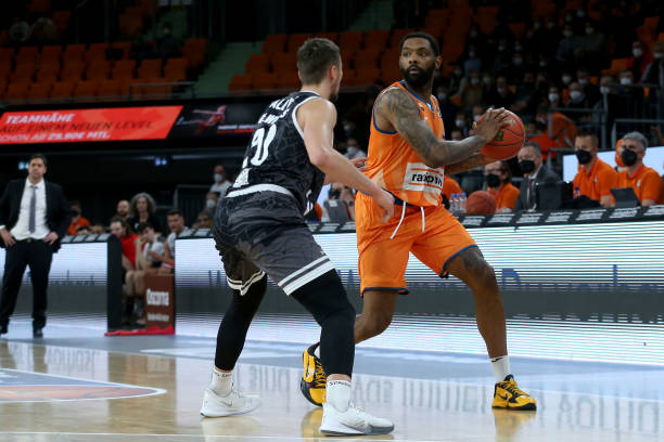 或青年队导 或青年队导